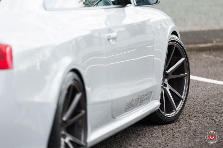 Детали экстерьера Audi RS5 Coupe on Vossen Wheels (VPS-301) 2017 года  (фото 42 из 48)